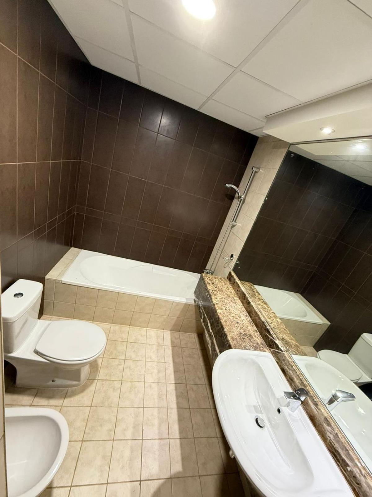 Backpackers Heaven ! 18 Beds In A 2 Bedroom Apartment In Front Of Union Metro Station Diera Дубай Экстерьер фото