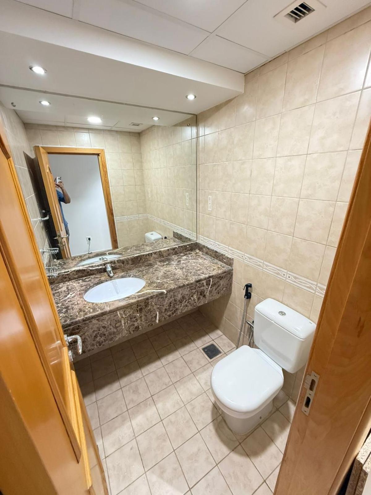 Backpackers Heaven ! 18 Beds In A 2 Bedroom Apartment In Front Of Union Metro Station Diera Дубай Экстерьер фото