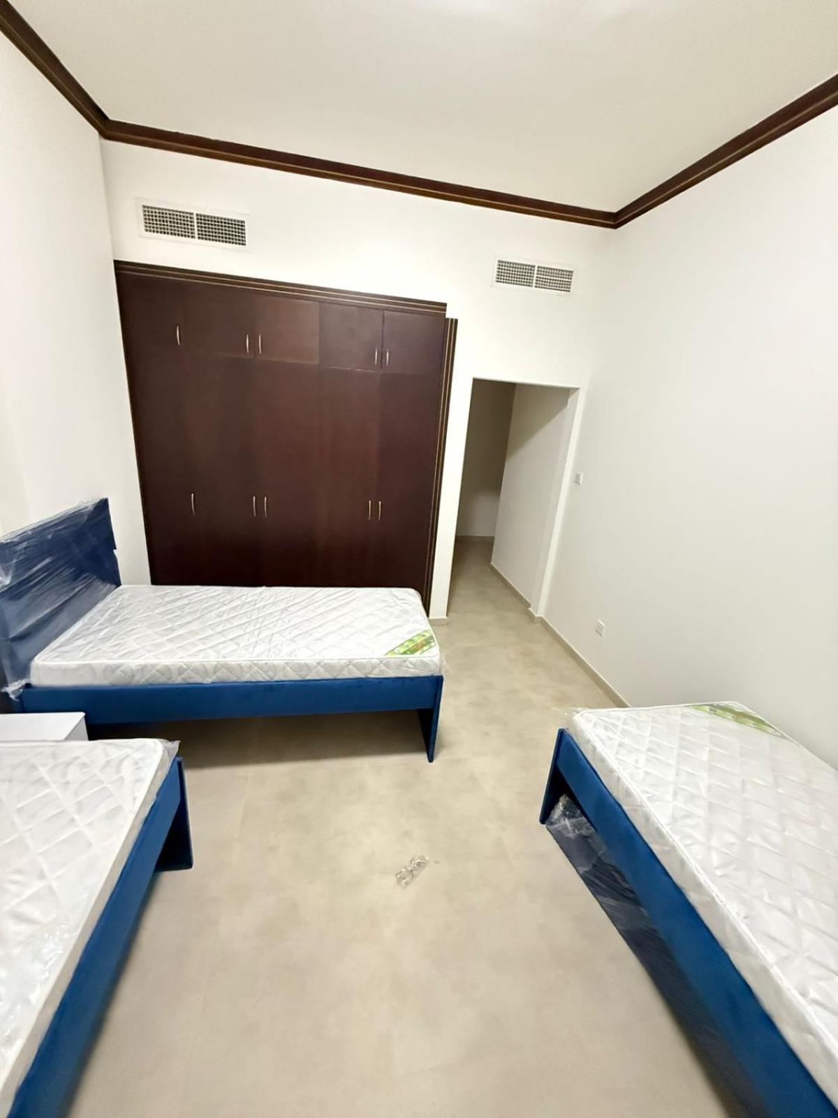 Backpackers Heaven ! 18 Beds In A 2 Bedroom Apartment In Front Of Union Metro Station Diera Дубай Экстерьер фото