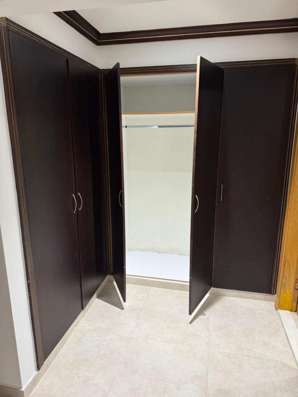 Backpackers Heaven ! 18 Beds In A 2 Bedroom Apartment In Front Of Union Metro Station Diera Дубай Экстерьер фото