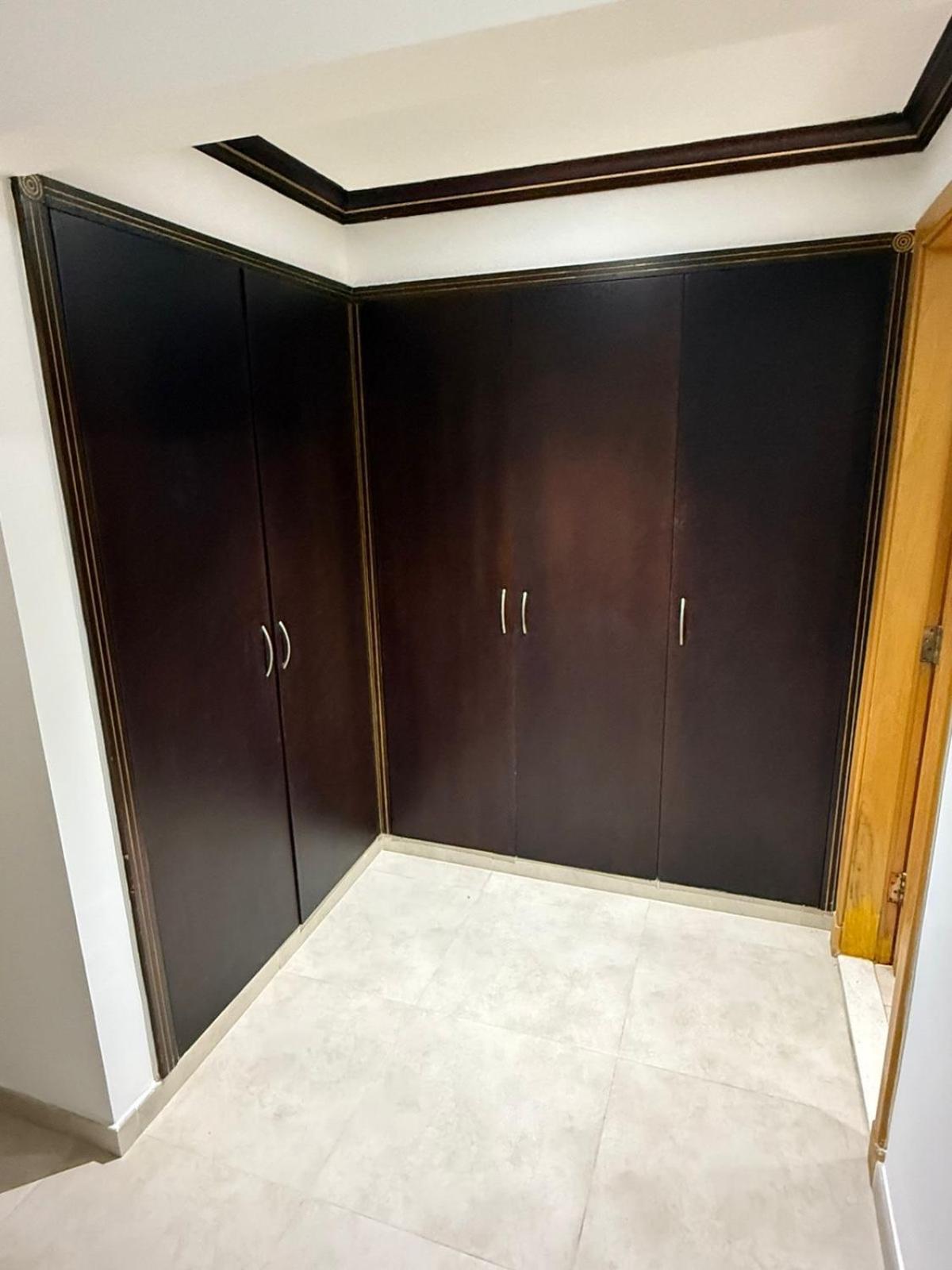 Backpackers Heaven ! 18 Beds In A 2 Bedroom Apartment In Front Of Union Metro Station Diera Дубай Экстерьер фото
