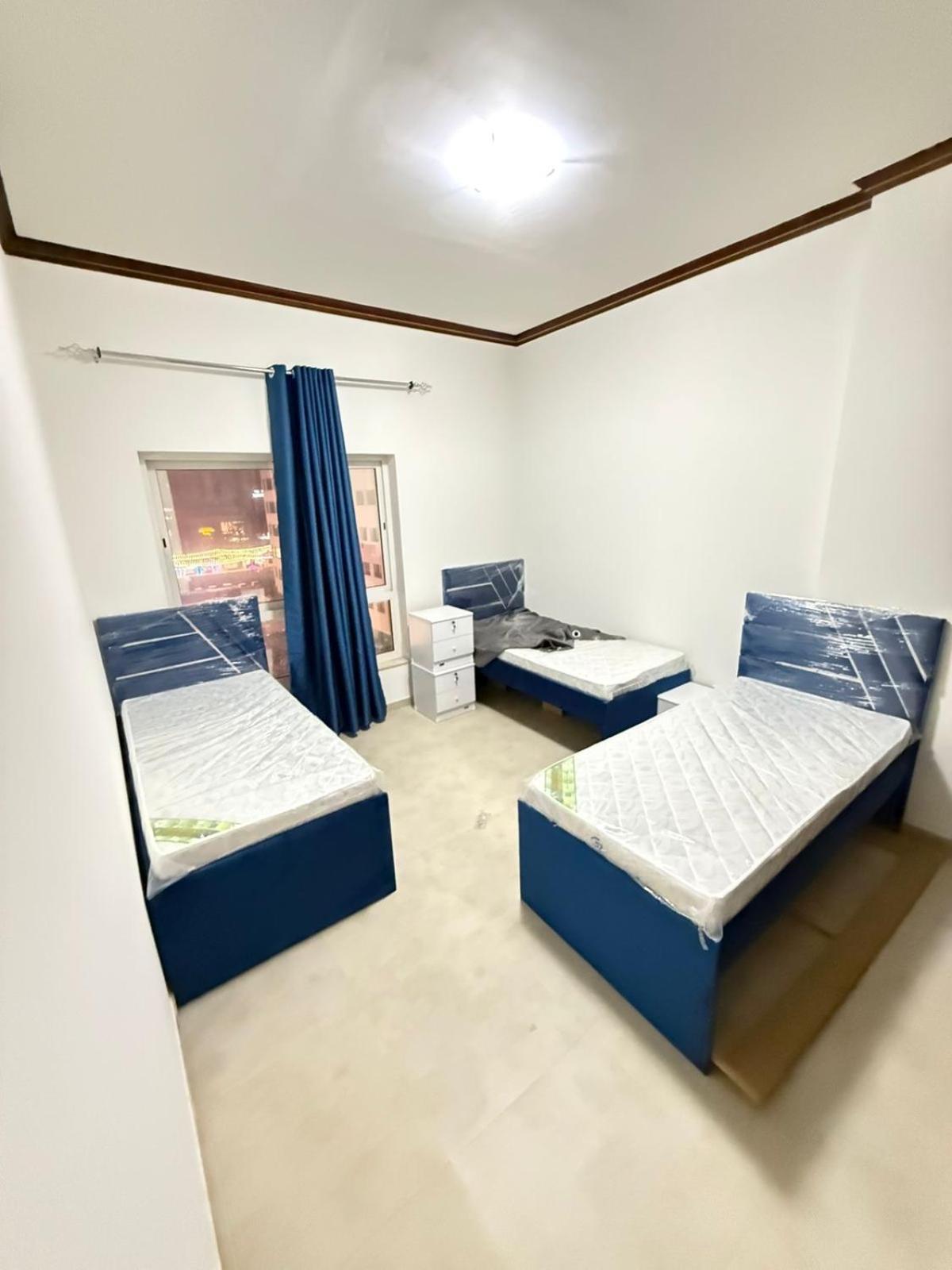 Backpackers Heaven ! 18 Beds In A 2 Bedroom Apartment In Front Of Union Metro Station Diera Дубай Экстерьер фото